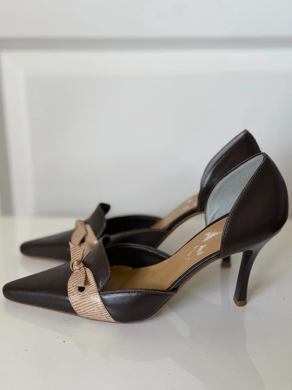 BCBGirls Brown Leather Pointed Toe D’Orsay Pumps Bow Heels Size 7B Y2K